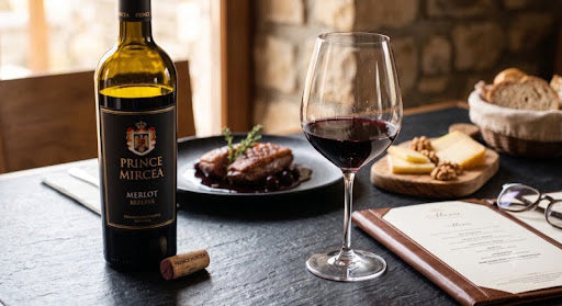 Ghid complet de vin Merlot. Cum alegi eticheta potrivită la un preț bun